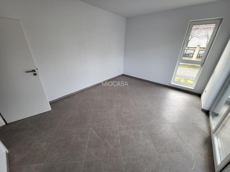 Bloc Nou-Braytim. Langa Hotel Arizona. Decomandat. Bucatarie inchisa - 2