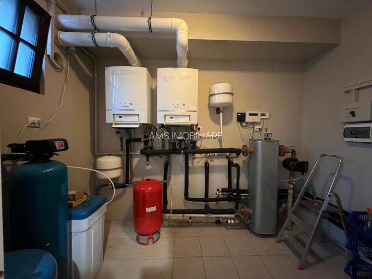 VILA DEOSEBITA / SPATII GENEROASE / CURTE PROPRIE - 16