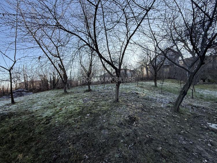 Casa demolabila  și teren 800mp cu toate utilitățile deschidere 26,5mp - 27