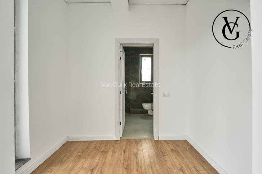 Vila modernă - finisată -terasă circulabila vedere lac și mare - 11