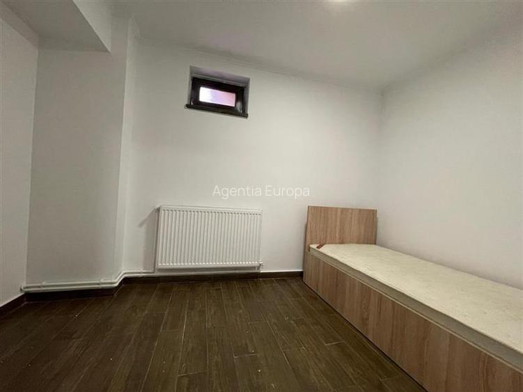 Spatiu comercial de vanzare  Zona E3 - 4