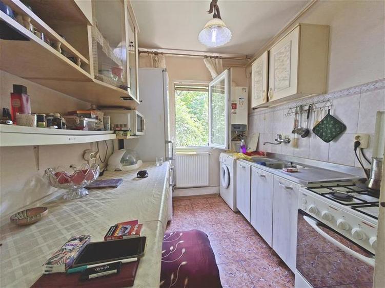 Apartament 3 camere semidecomandat | Etaj 1, zona Centrala, Bacau - 6