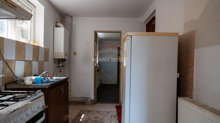 Oferta - casă de vânzare  si teren 241 mp, în zona Andronache - 7