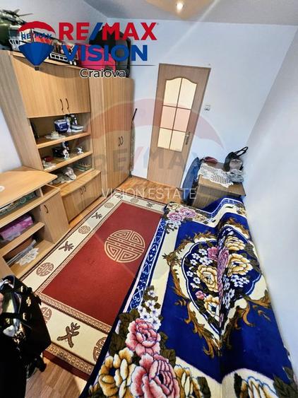 Apartament cu 3 camere de vânzare în zona Craiovita Noua - 3