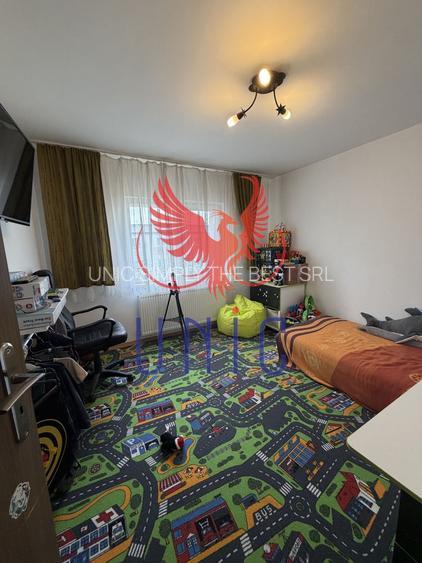 3 decomandate 1 Mai - 20