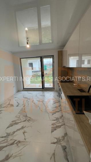 Casa moderna P+1, terasa generoasa, priveliste superba la lac - 10