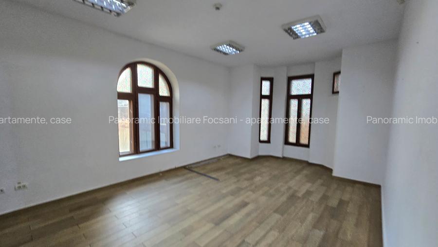 Cladire speciala de VANZARE  sau de INCHIRIAT  ultracentral Focsani - 3