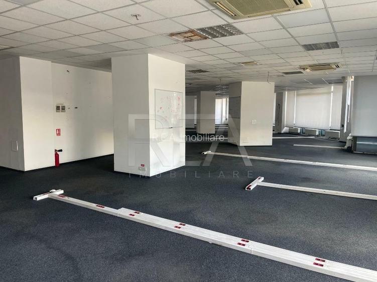 SPATIU COMERCIAL PASAJ BASARAB - CALEA GRIVITEI - 7