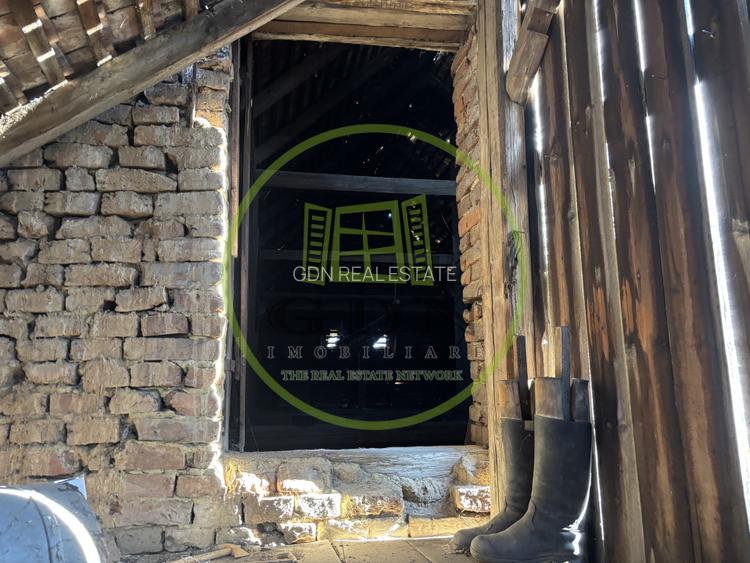 Casa saseasca + 3000mp teren  sat Nou - 15