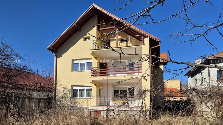 Vila cu 2 apartamente spatioase si teren de 670 mp. - 2