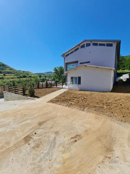 Casa cuplata, 400 mp utili si 650 mp de teren, sat Tauti - 13