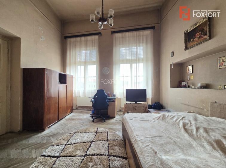 Apartament spatios 256 mp zona Teatru Arad - garaj inclus - comision 0% - 4