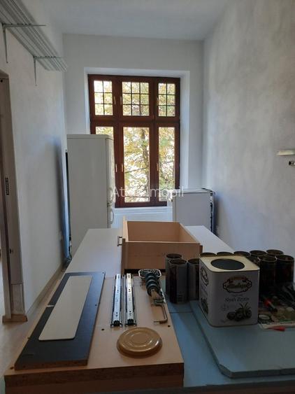 Cladire mixta cu spatii la parter si numeroase incaperi -central - 7