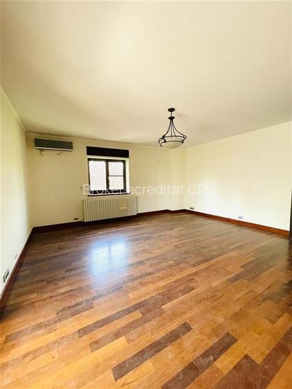 VANZARE VILA 8 CAMERE 652 mp teren zona Sisesti Sector 1 - 21