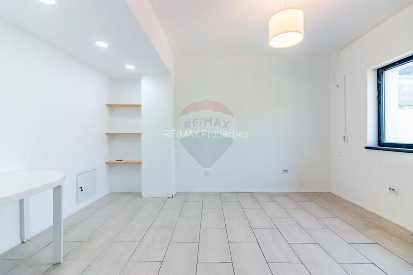 Casă / Vilă in Corbeanca,  toate utilitatile, strada principala - 6