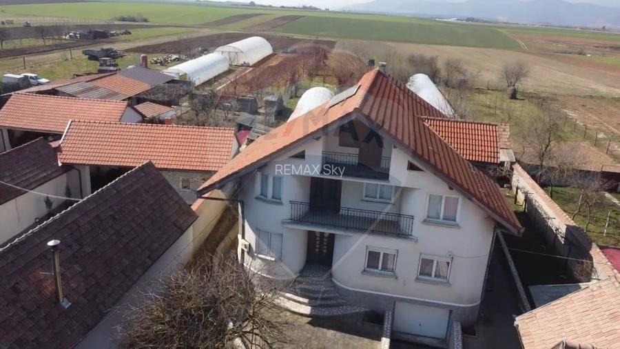 Casă spațioasă 331 mp utili + 5175 mp teren | Piscină interioară - 2