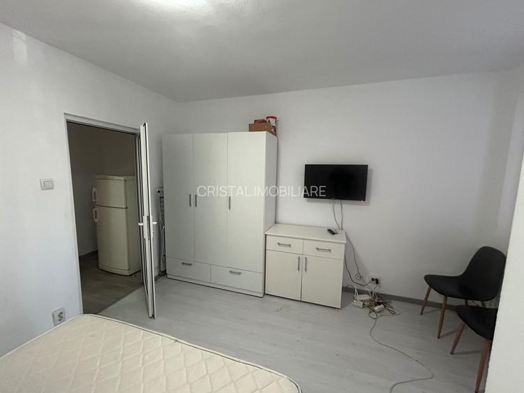 Garsonieră modernă, pat matrimonial, etaj intermediar, preț excelent - 3