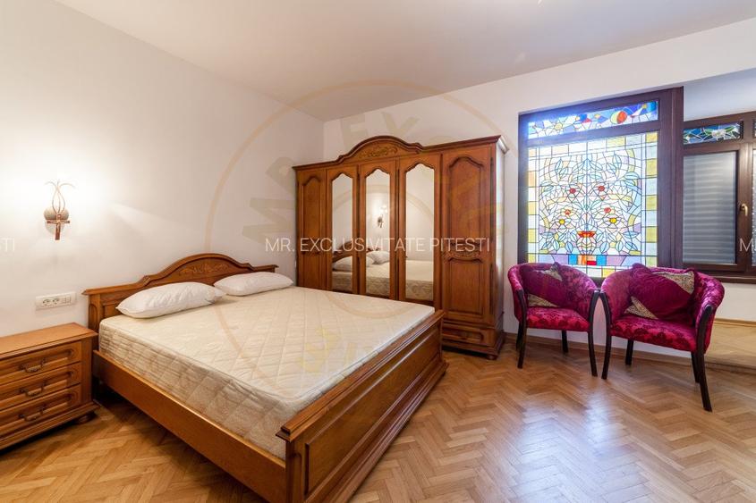 Vila zona Expo Parc - 2 apartamente, curte comuna - 10