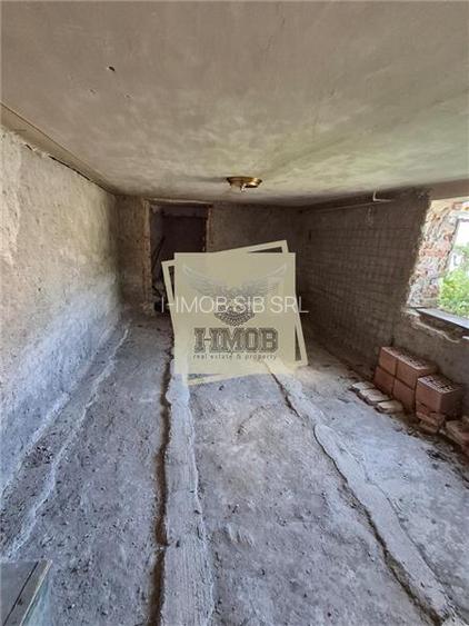 Apartament cu pivnita si curte de 211 mp zona 0 - 7