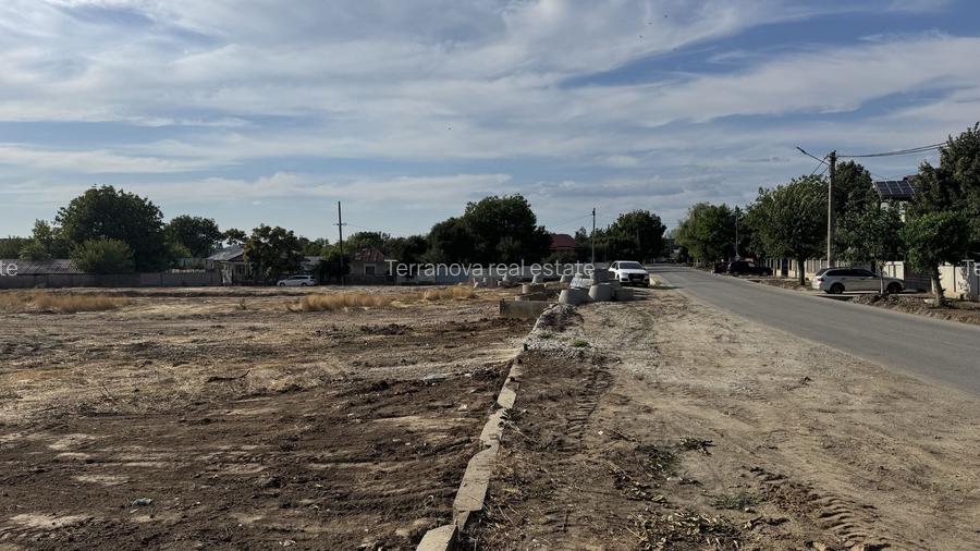 Teren Draganesti-Olt la soseaua principala N Titulescu - 6