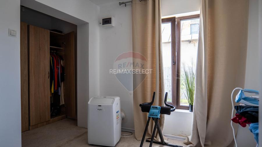 Vanzare vila si spațiu comercial, gradina si garaj-zona Corbii Mari - 6