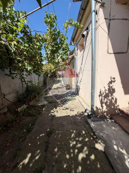Teren/Casa cu 5 camere în zona Centrala, 653 mp curte
