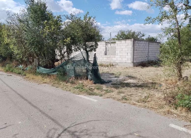 Teren intravilan cu construcție  - 2