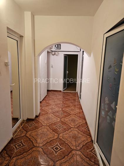 Apartament cu 4 camere in Micro 18 - 13