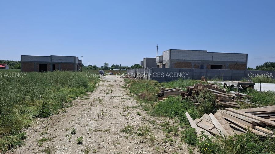 Ciutaci - Salciei, 800 mp, deschidere 40 m, drum 11 m, langa vile in constructie - 11