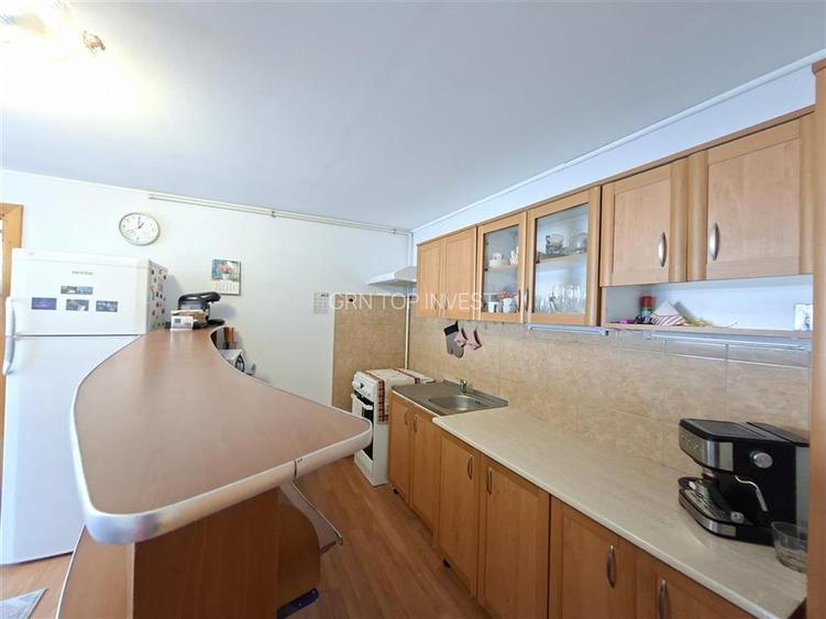 Apartament 3 camere la casa curte pivnita parcare zona Centrala - 3