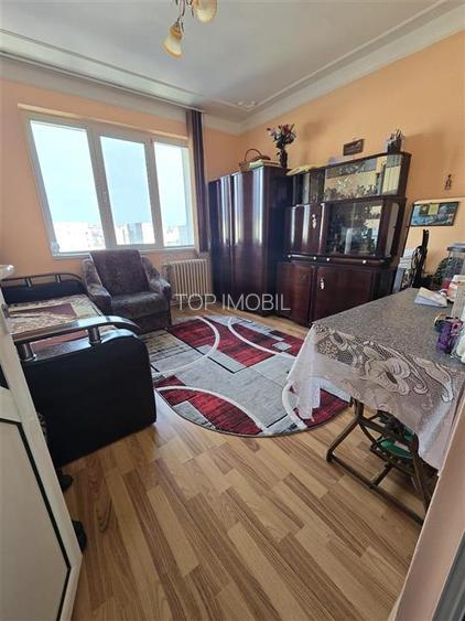 Alexandru cel Bun, 3 camere decomandat, geam la baie, liber - 4