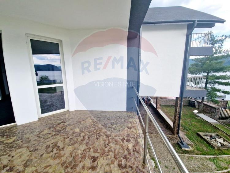 Pensiune Eselnita / 16 camere / Teren - 1448 mp / Ponton - 16