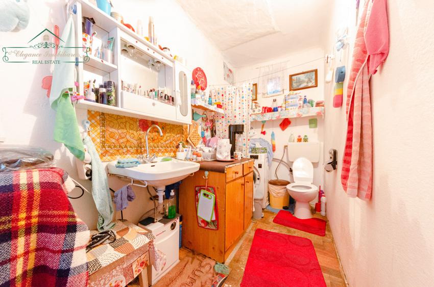 Casa cu 2 camere si 900 mp teren, zona Subcetate, Arad