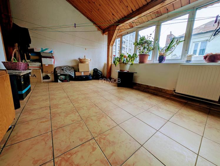 Unirii,D+P+E+M,Parc Carol,postbelic,renovata,semineu,plansee beton,curte-parcare - 3