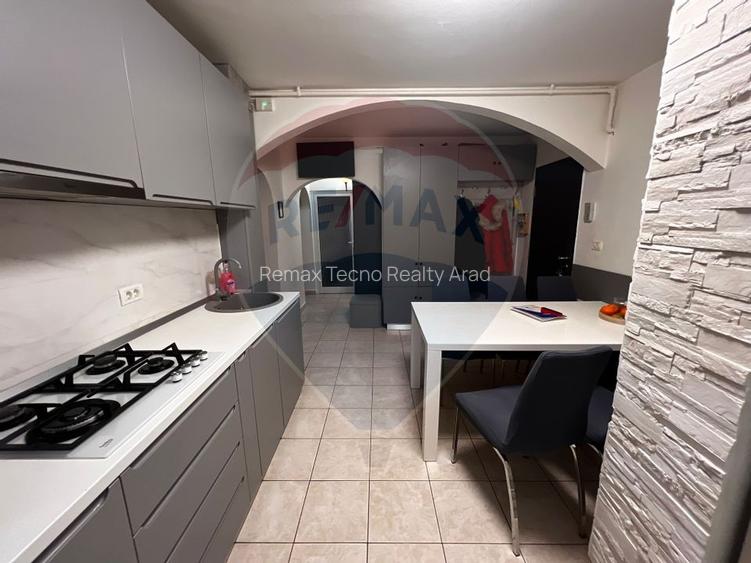 Apartament 4 camere decomandat cu loc de parcare etajul 3 - 12