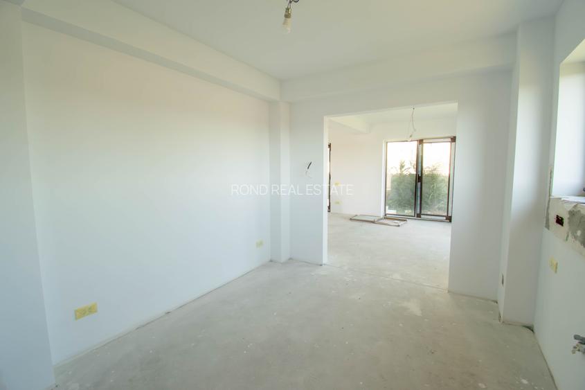 Vila alipita, impecabil executata, teren 350mp, preechipare AC - 21