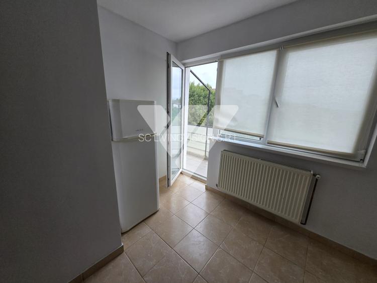 Apartament tip mansarda 3 camere de vanzare Zona Strand - 2