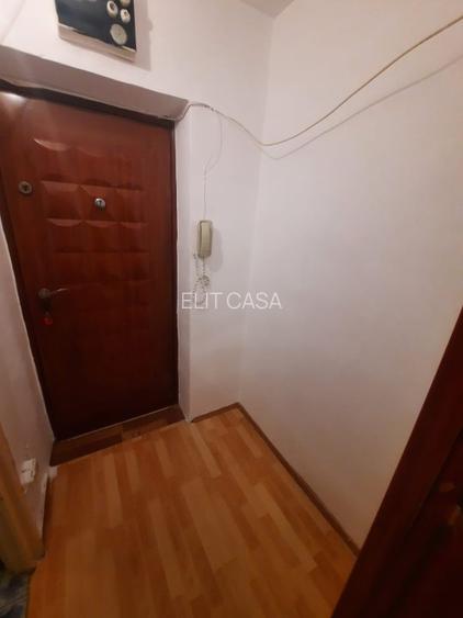 Garsoniera, etajul 1/4, zona Nicolina - 6