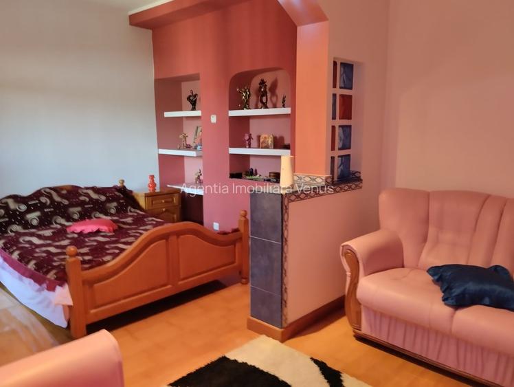 Casa cu etaj str.Calea Nationala zona Bazar - 10