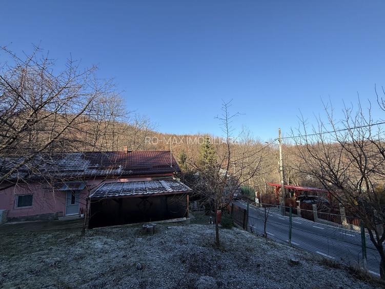 Casa demolabila  și teren 800mp cu toate utilitățile deschidere 26,5mp - 24