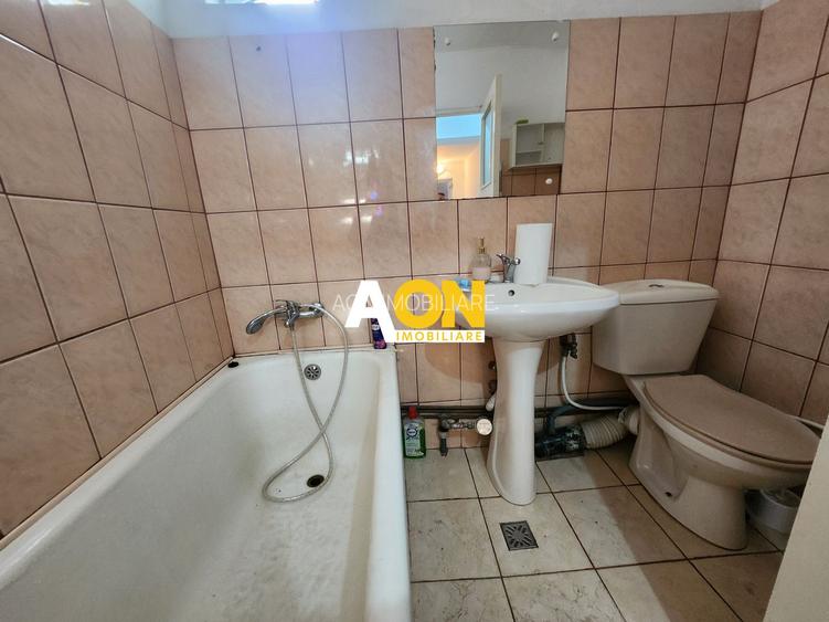 De vanzare apartament 3 camere zona Cetate - 8