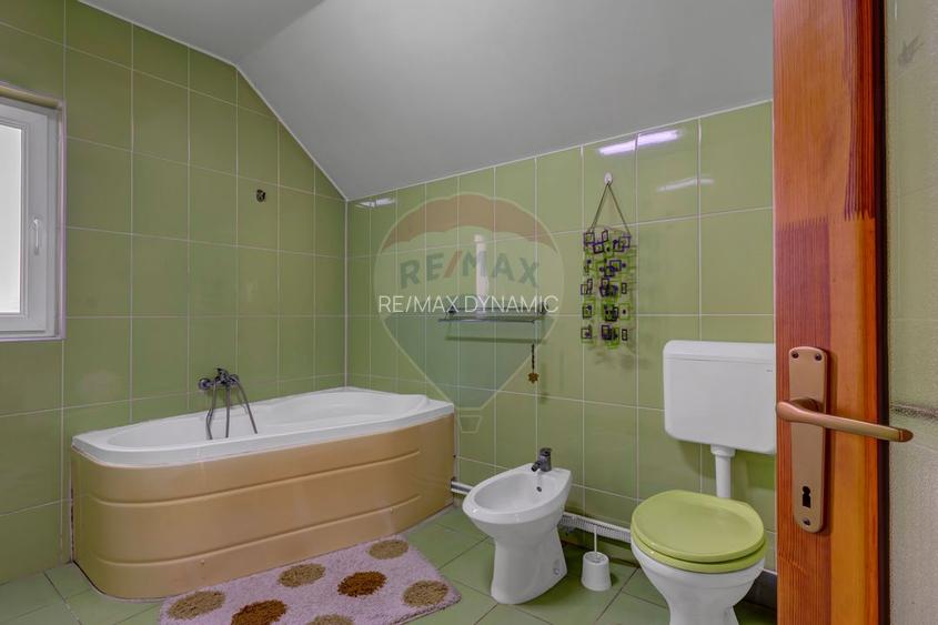 Oportunitate rară în Chișineu-Criș: locuință și spații comerciale - 37