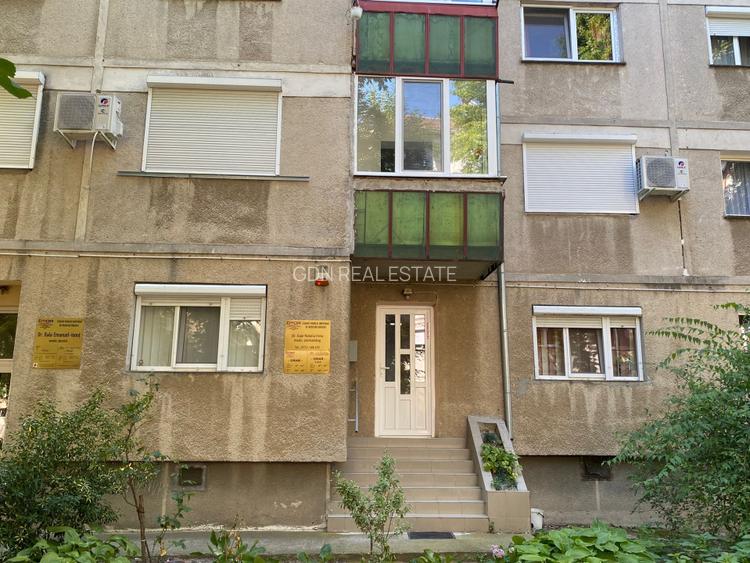 Se vinde 1/2 din Cabinet stomatologic, parter, 42,88mp, antifonat sonic, Decebal - 11