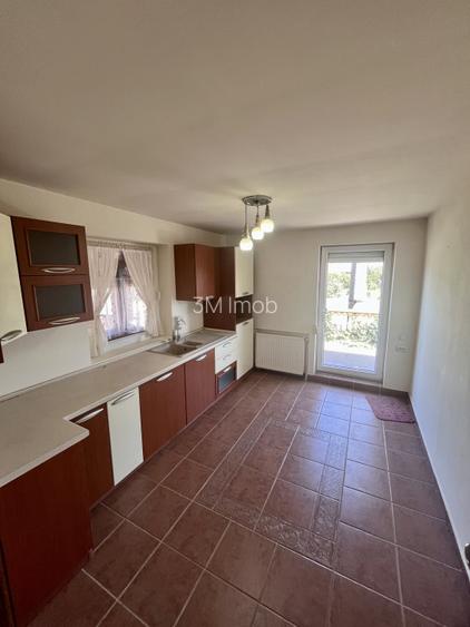 Casa de vanzare Frumusani - Spatiu Comercial la Parter - 25 min de Bucuresti  - 4