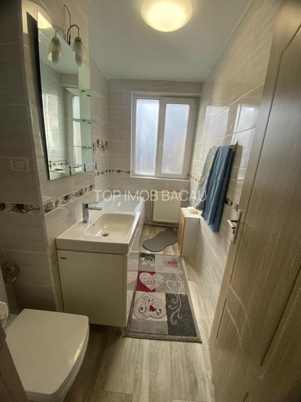 2 decomandate ETAJ 1, renovat, balcon 7m,foarte spatios, Cornisa - 7