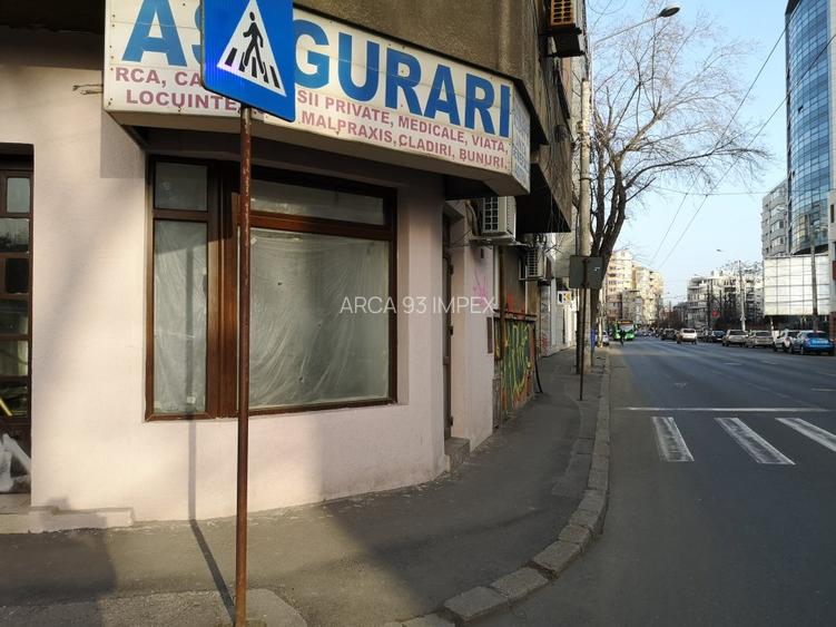 Dacia Bd., la trecerea de pietoni, pe colt, langa Statia de Salvare Bucuresti - 2