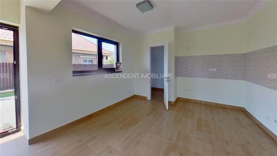 In stil mediteranean, curte proprie, 4 camere, terasa, pod mansardabil, Harman, - 60