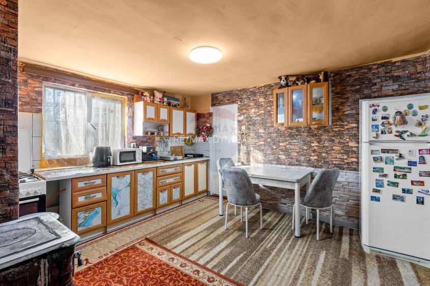 Casă cu 5 camere in Barzava - 8