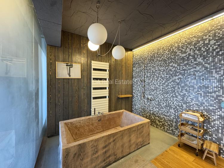 Un apartament ca o casa, cu peluza si ponton pe lac - 18