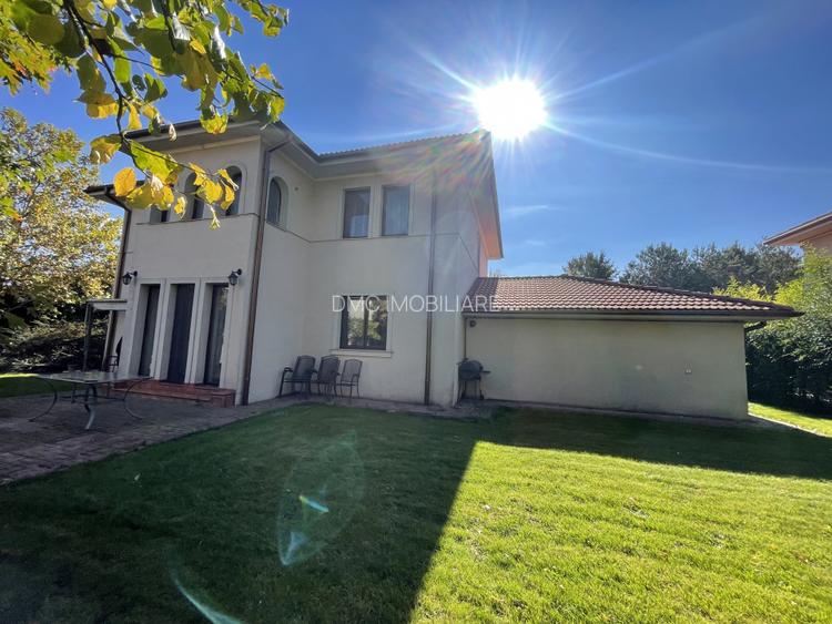 Curtea Domneasca, vila individuala, 6 camere, 3 bai, garaj, mobilata si utilata. - 2